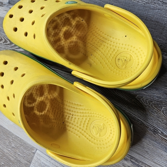 Crocs Classic Clogs Yellow + Green U of O Ducks colors M4 or W6 or J4 - Picture 5 of 10